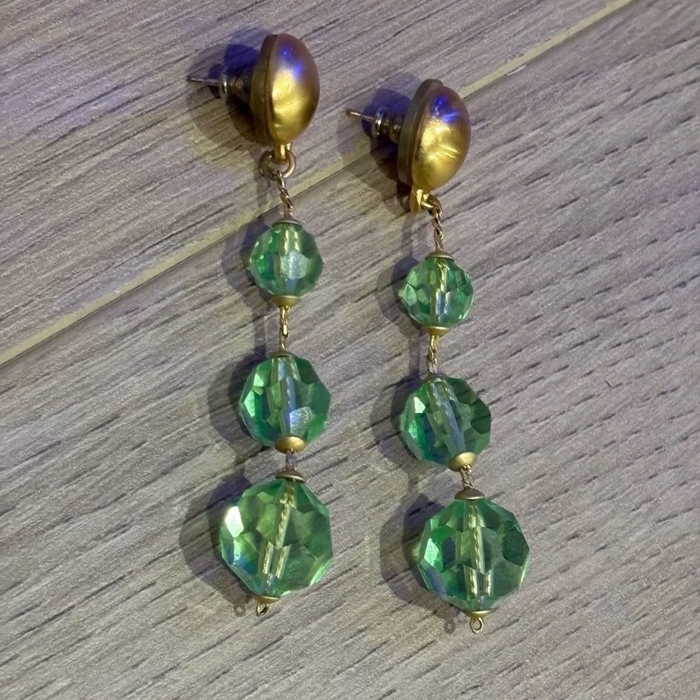 Elegant Vintage Green and Gold Drop Earrings - Picture 2 of 6
